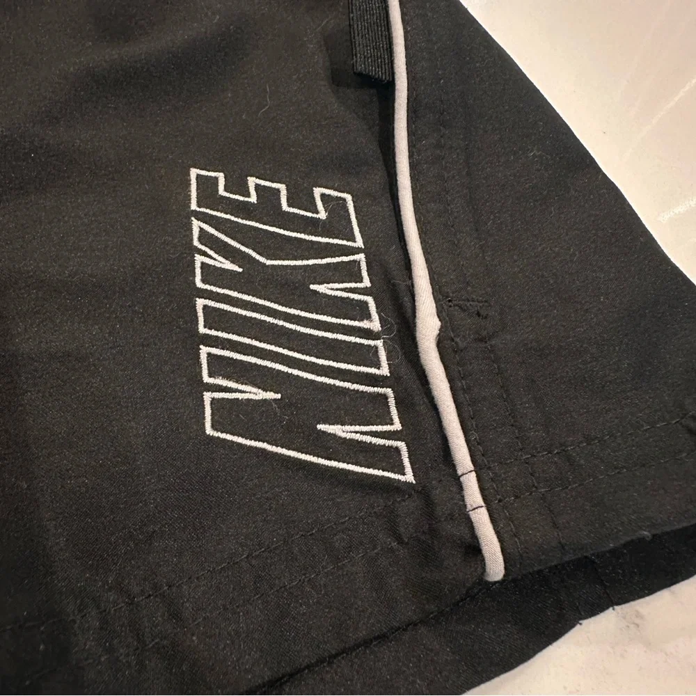 Nike Men’s Gray Black Athletic Sports Swim Trunks Lined Shorts Beach Logo XL